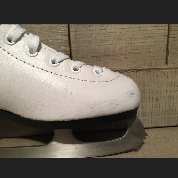 Winnwell Girls Figure Skates Size 4J Scratched - Picture 5 of 12